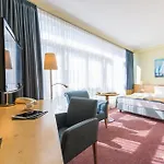 Strand-hotel Huebner 4*