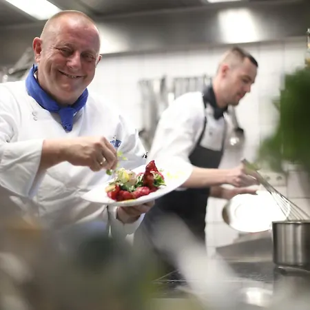 Ξενοδοχείο Strand-hotel Huebner 4*