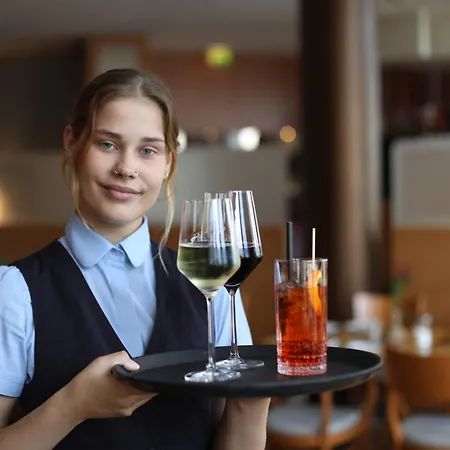 Ξενοδοχείο Strand-hotel Huebner 4*