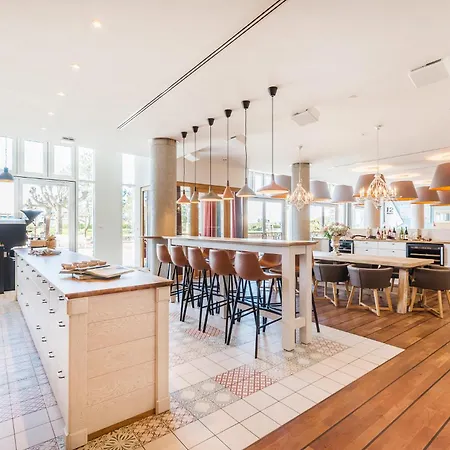 Strand-hotel Huebner Ξενοδοχείο 4*