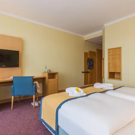 Strand-hotel Huebner Hotel 4*