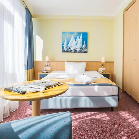 Strand-hotel Huebner Hotel 4*