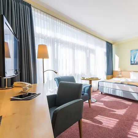 Strand-hotel Huebner Hotel 4*