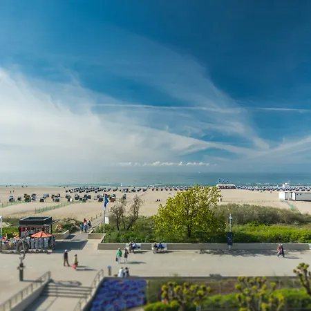 Strand-hotel Huebner 4*