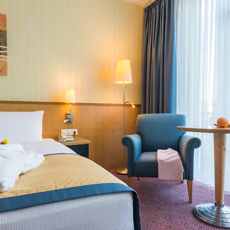 Strand-hotel Huebner Hotel 4*