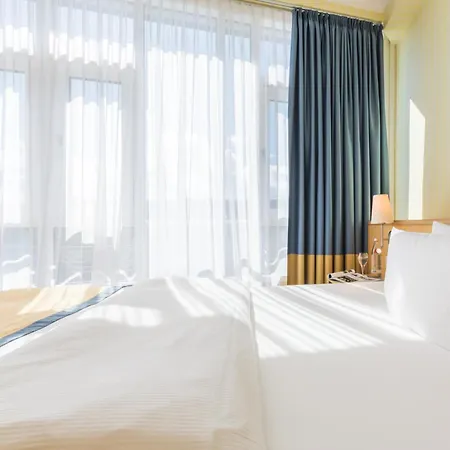 מלון Strand-hotel Huebner