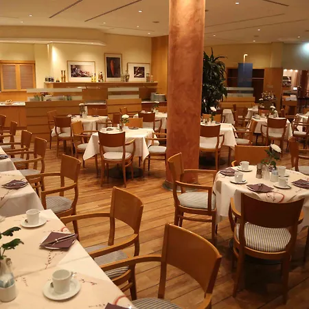 Strand-hotel Huebner 4*
