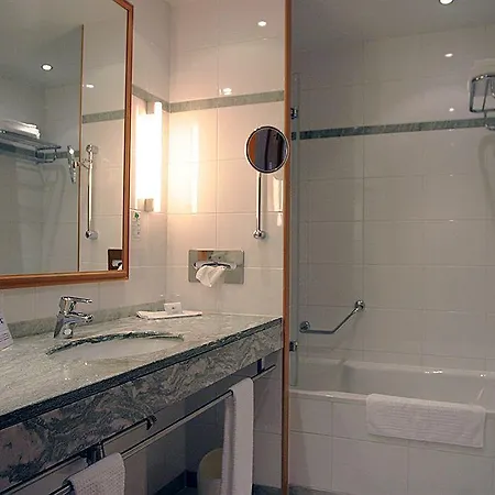 Strand-hotel Huebner 4*