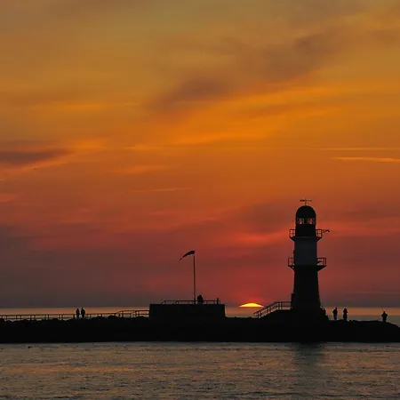 Strand-hotel Huebner 4*