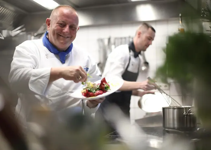 Отель Strand-hotel Huebner 4*