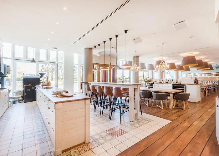 Strand-hotel Huebner Hotel 4*