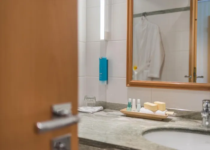 Strand-hotel Huebner 4*