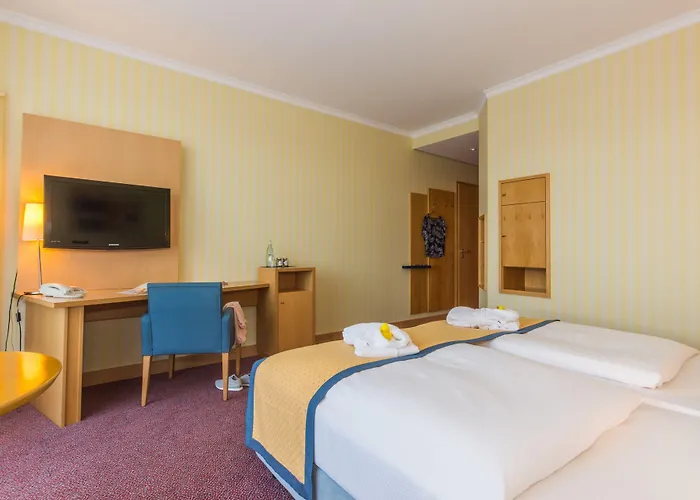Strand-hotel Huebner Отель 4*