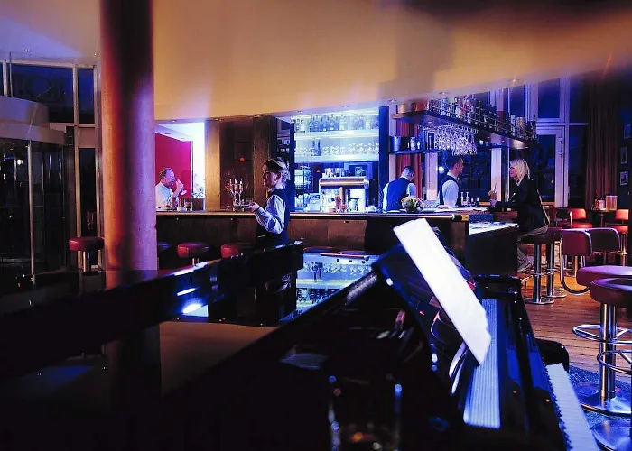 Отель Strand-hotel Huebner 4*